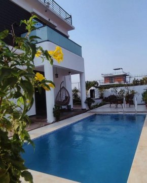The Palms -Entire Villa with Pool Karjat